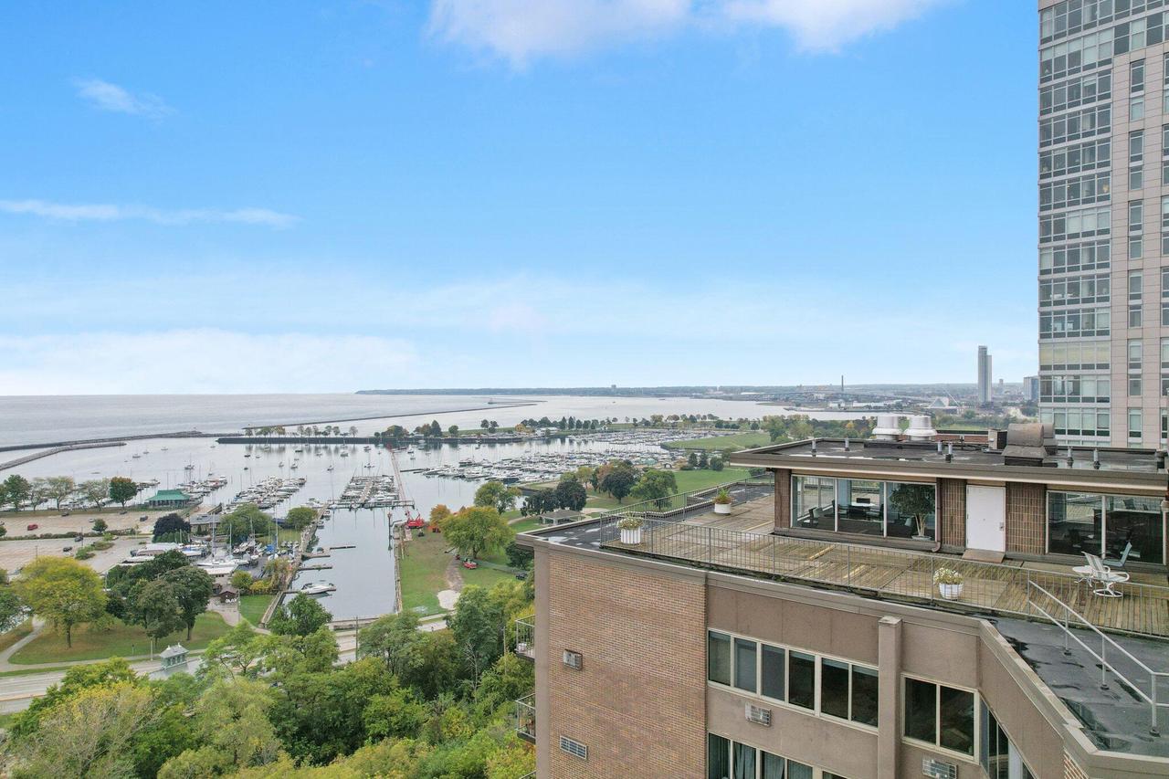 1919 North Summit AVENUE 1D