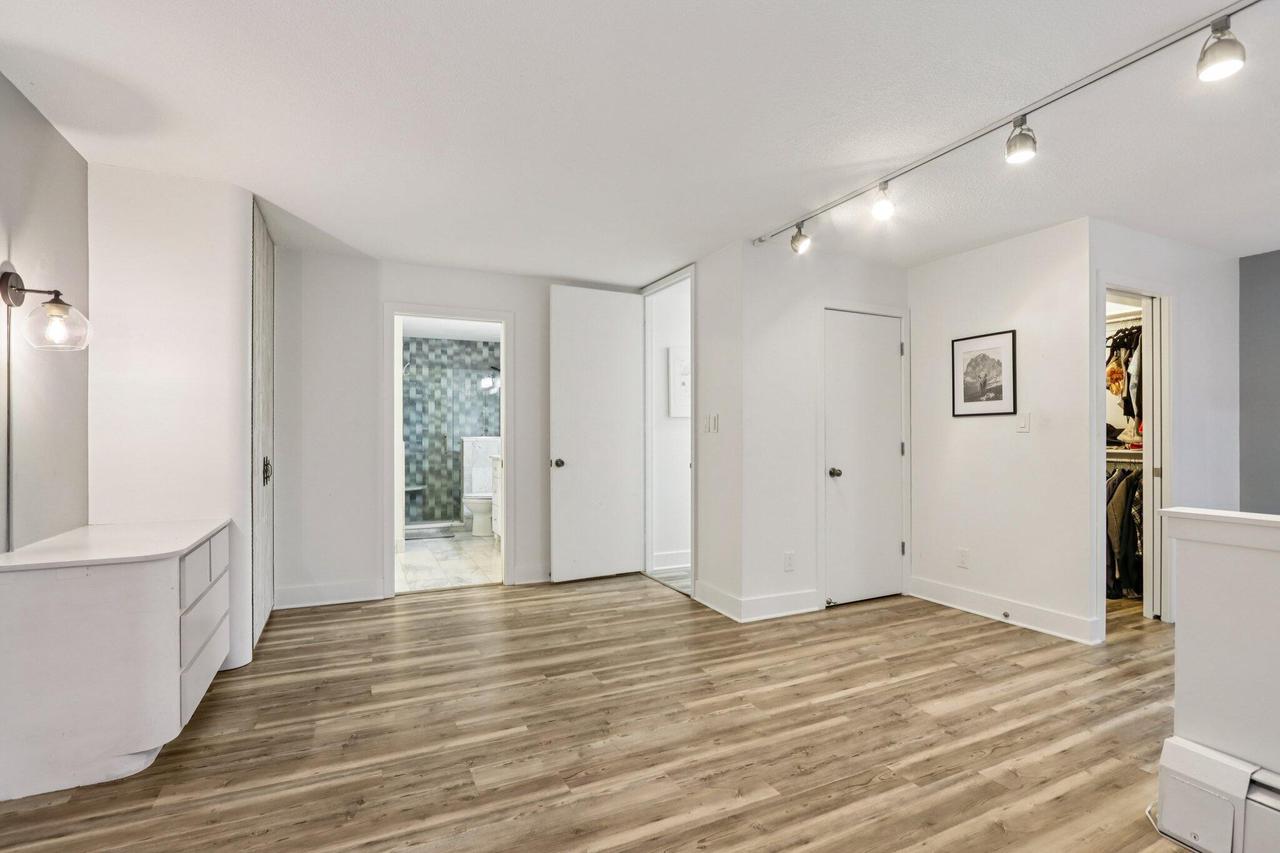 1919 North Summit AVENUE 1D