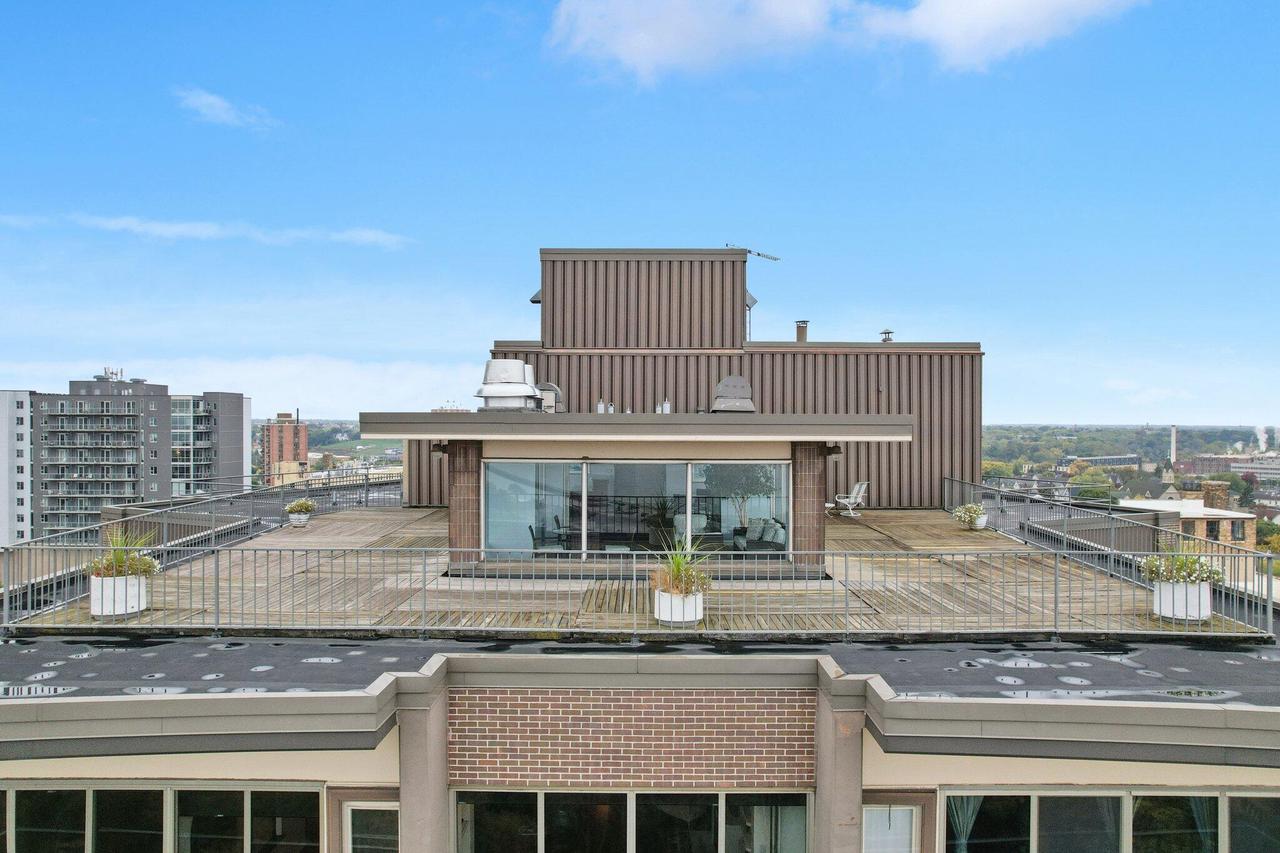 1919 North Summit AVENUE 1D