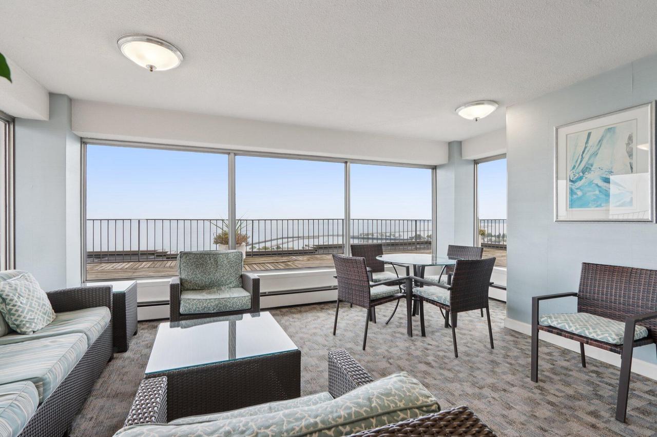 1919 North Summit AVENUE 1D