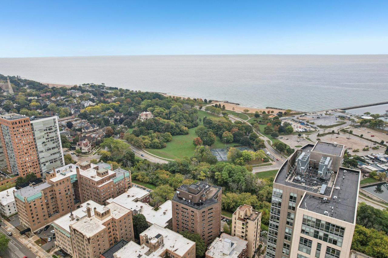 1919 North Summit AVENUE 1D