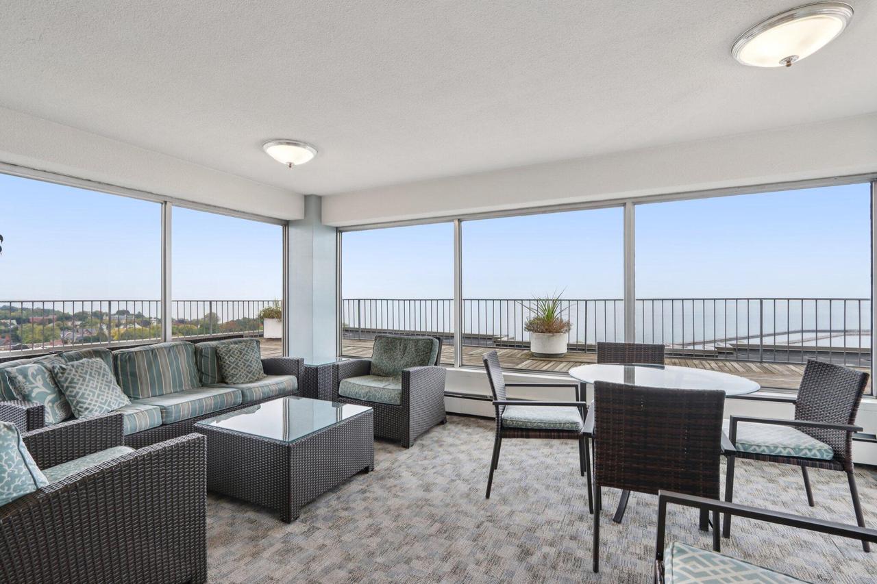 1919 North Summit AVENUE 1D