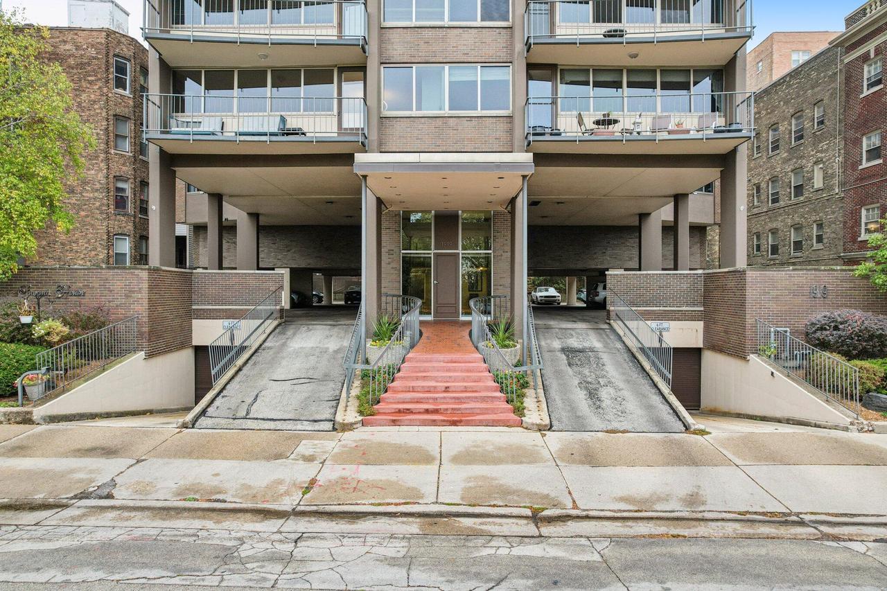 1919 North Summit AVENUE 1D