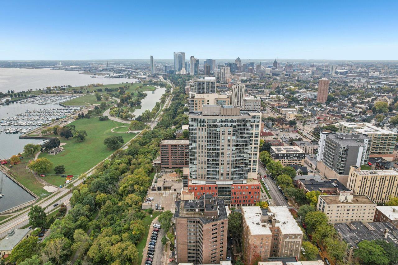 1919 North Summit AVENUE 1D