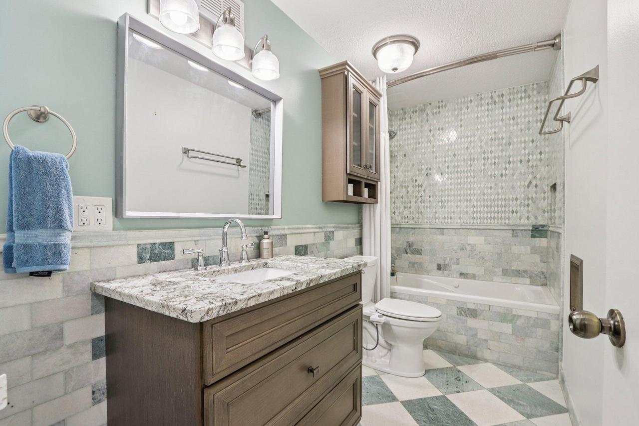 1919 North Summit AVENUE 1D