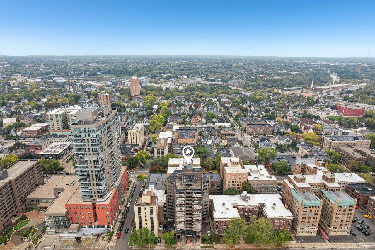 1919 North Summit AVENUE 1D