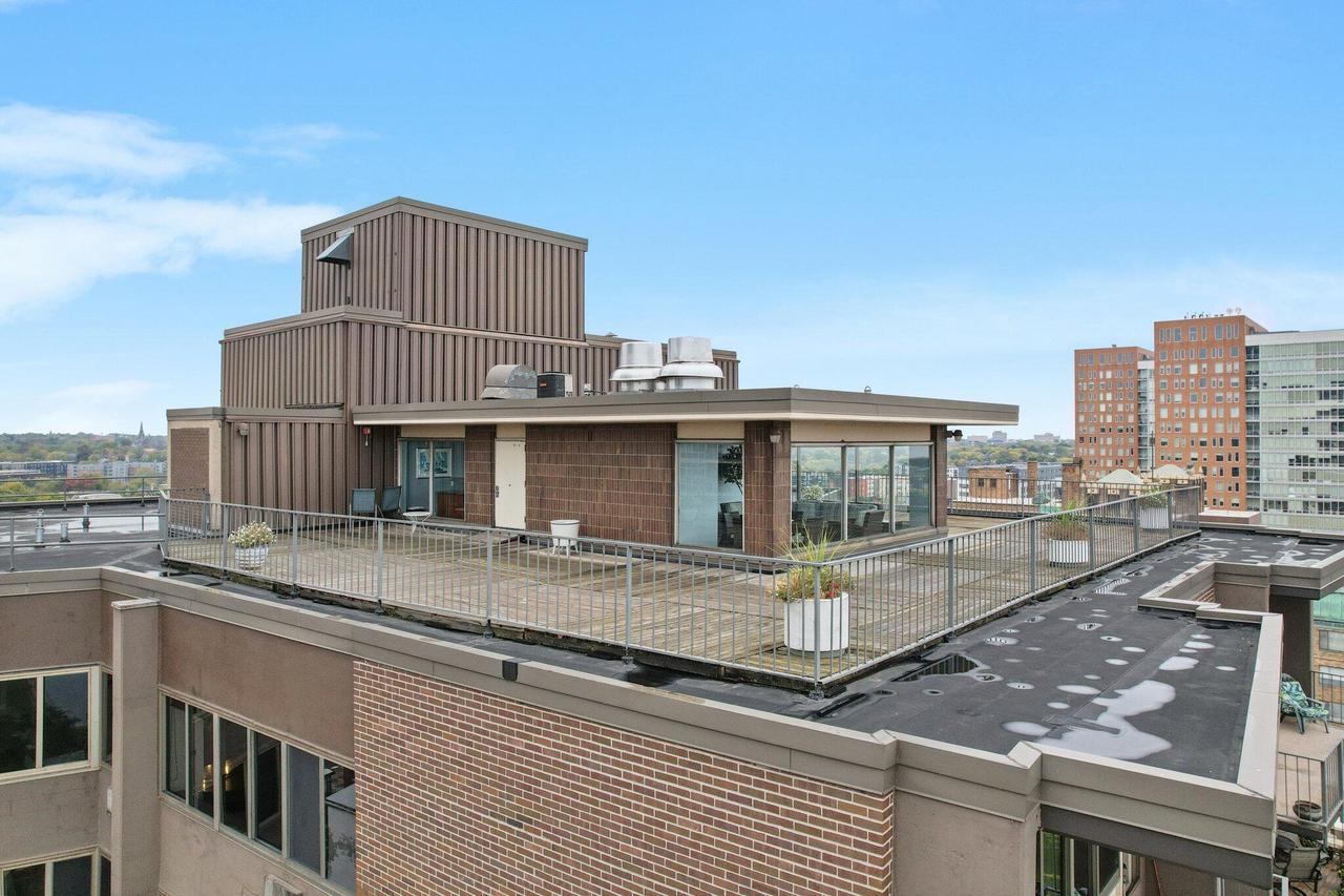 1919 North Summit AVENUE 1D