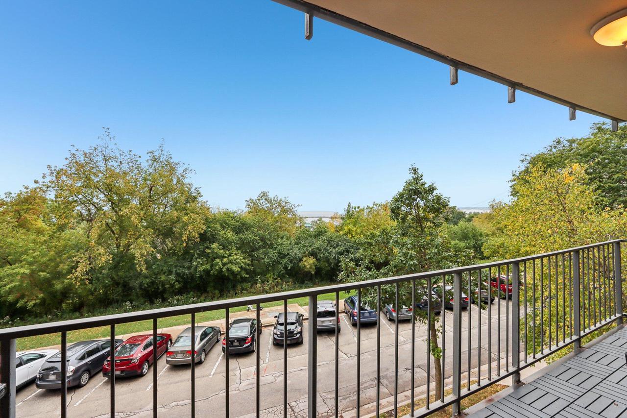 1919 North Summit AVENUE 1D