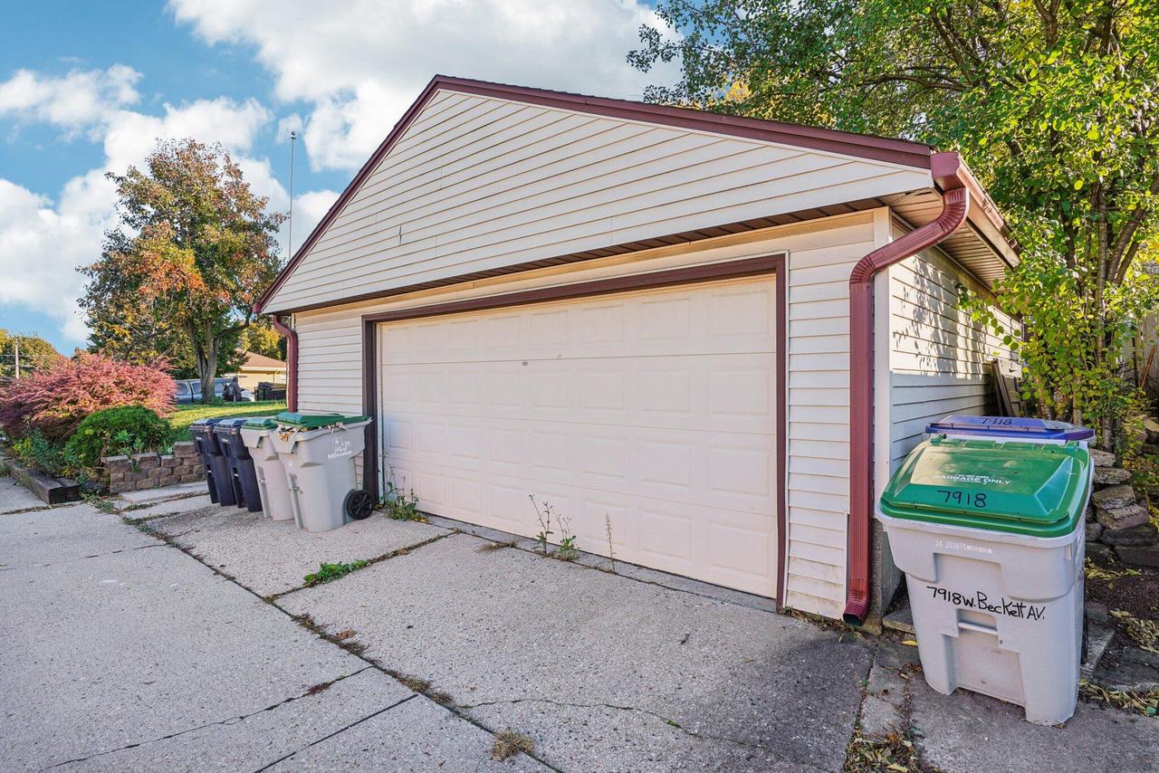 4607 North 79th STREET 4609