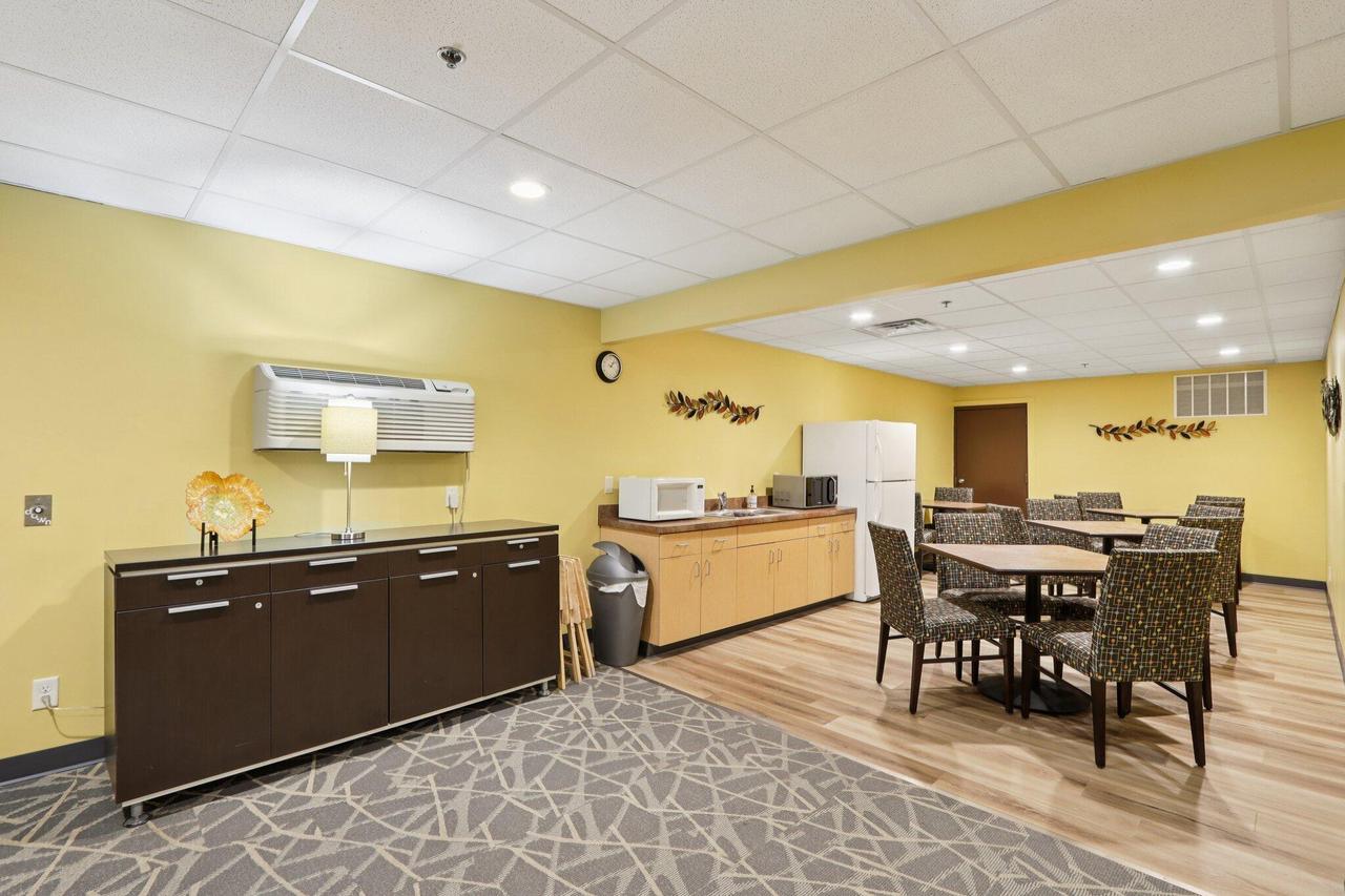 5200 South Tuckaway BOULEVARD 107A