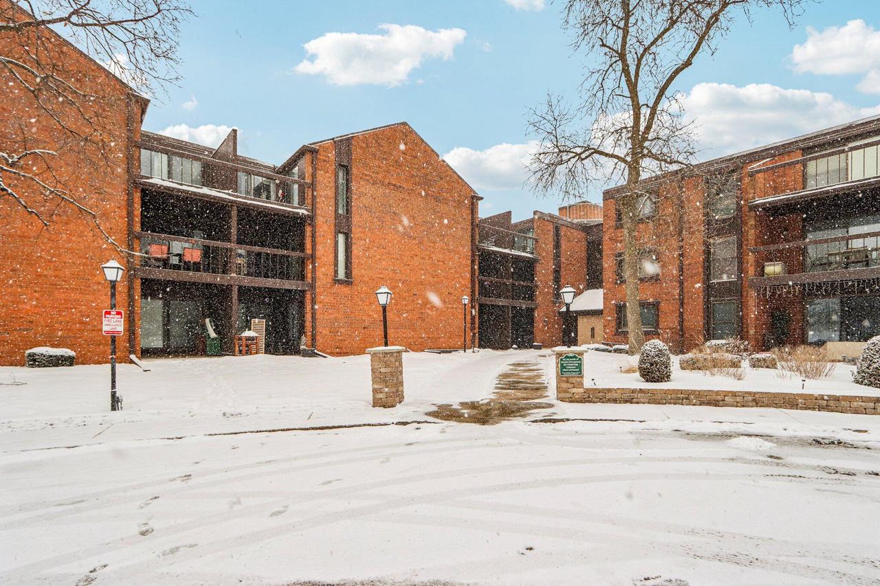 5200 South Tuckaway BOULEVARD 107A