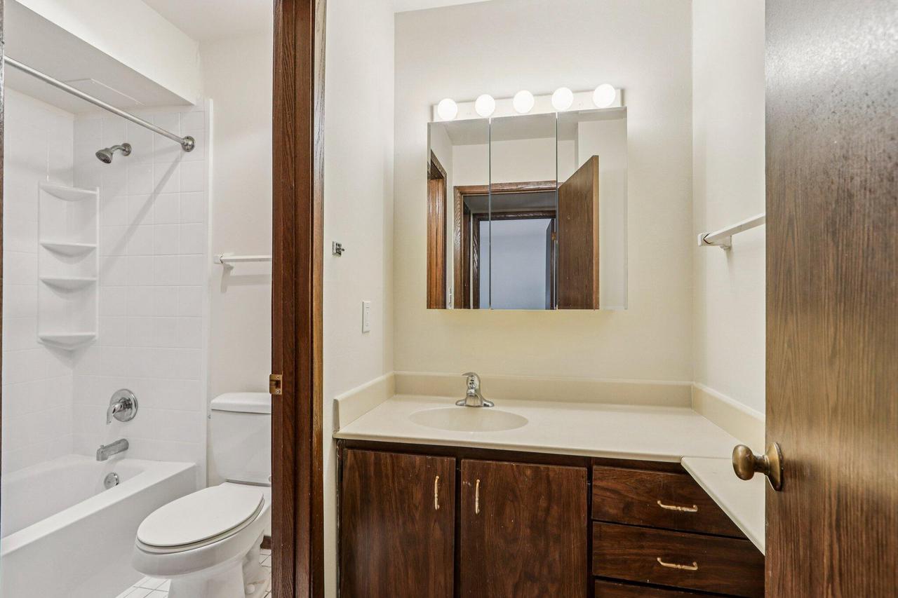 5200 South Tuckaway BOULEVARD 107A