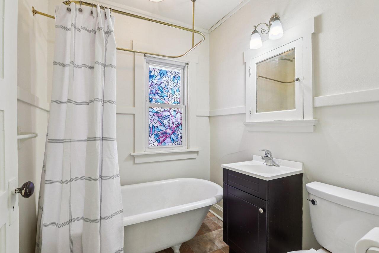 817 East Otjen STREET