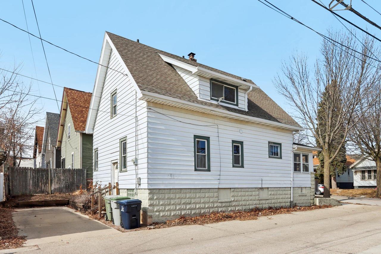 817 East Otjen STREET