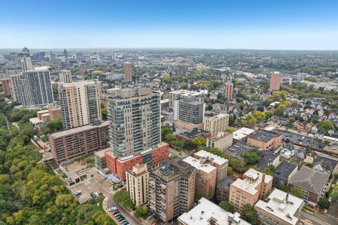 1919 North Summit AVENUE 1D