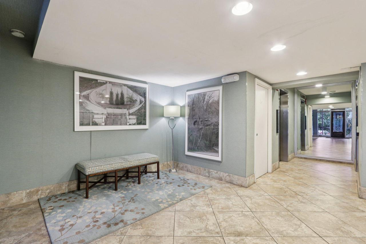 1919 North Summit AVENUE 1D