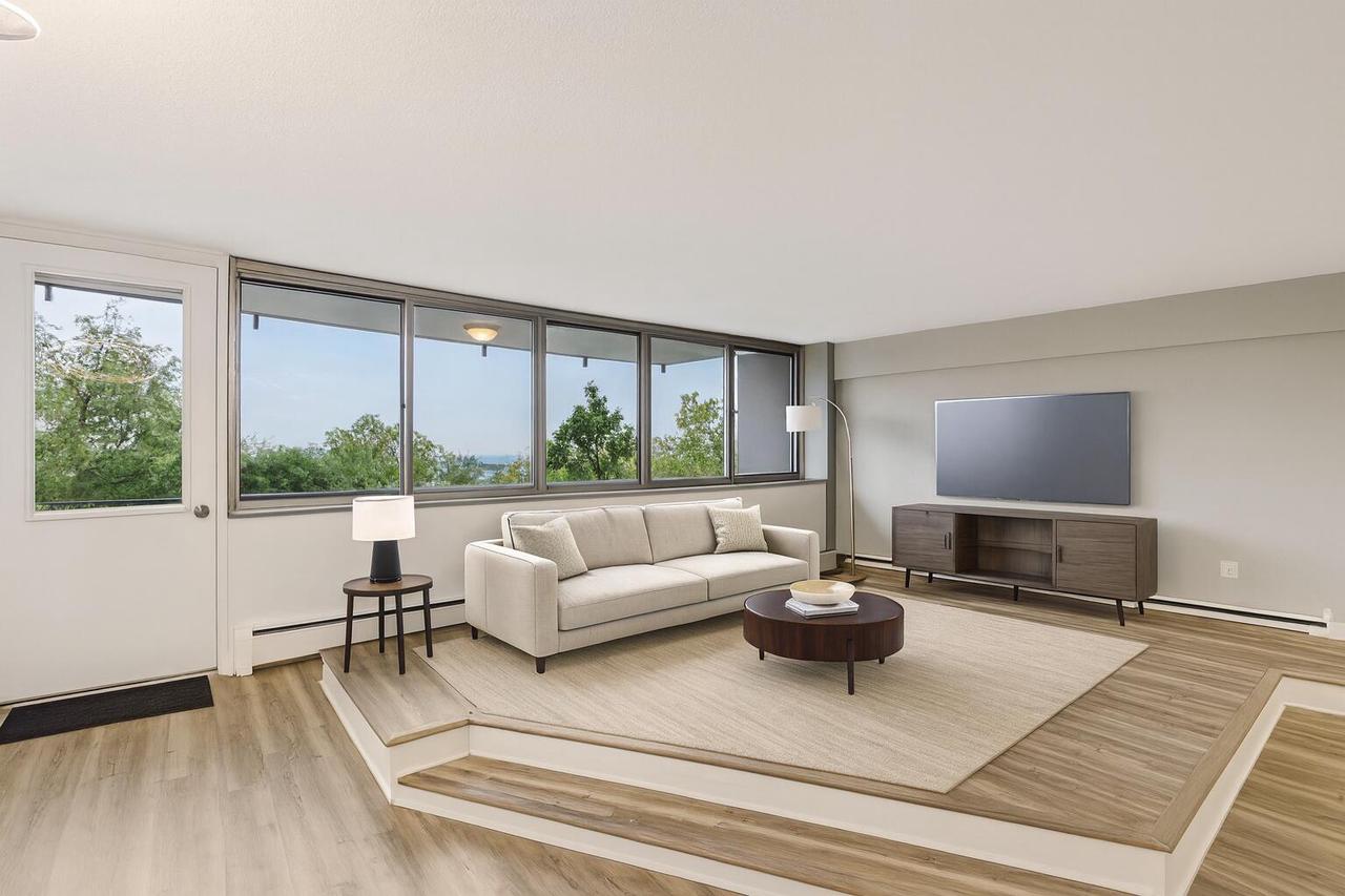 1919 North Summit AVENUE 1D