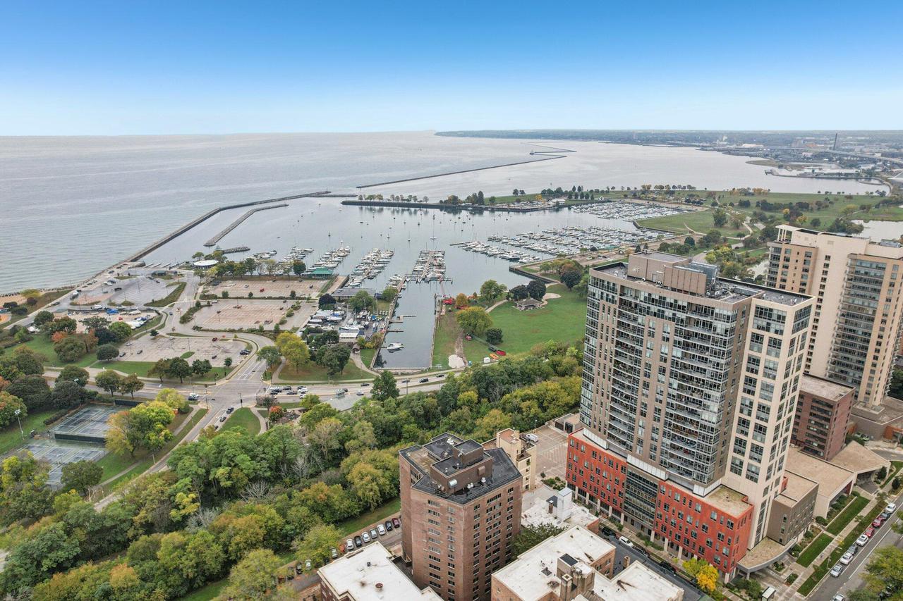 1919 North Summit AVENUE 1D