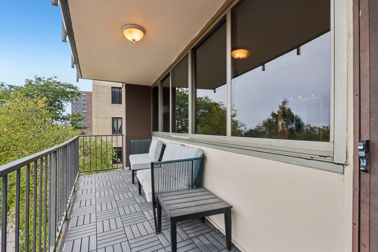 1919 North Summit AVENUE 1D