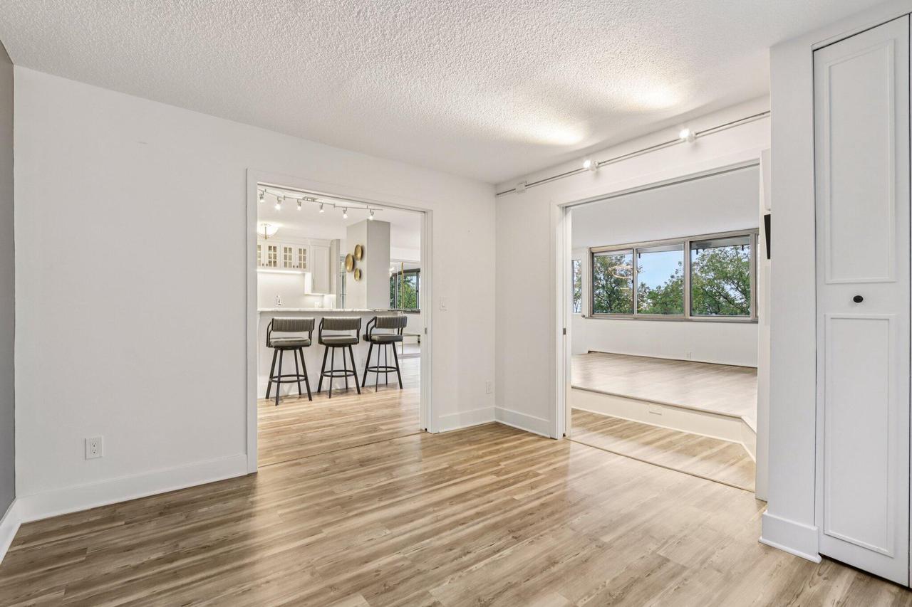 1919 North Summit AVENUE 1D