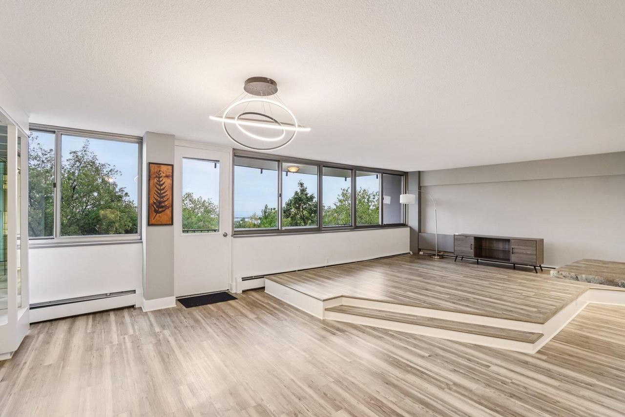 1919 North Summit AVENUE 1D