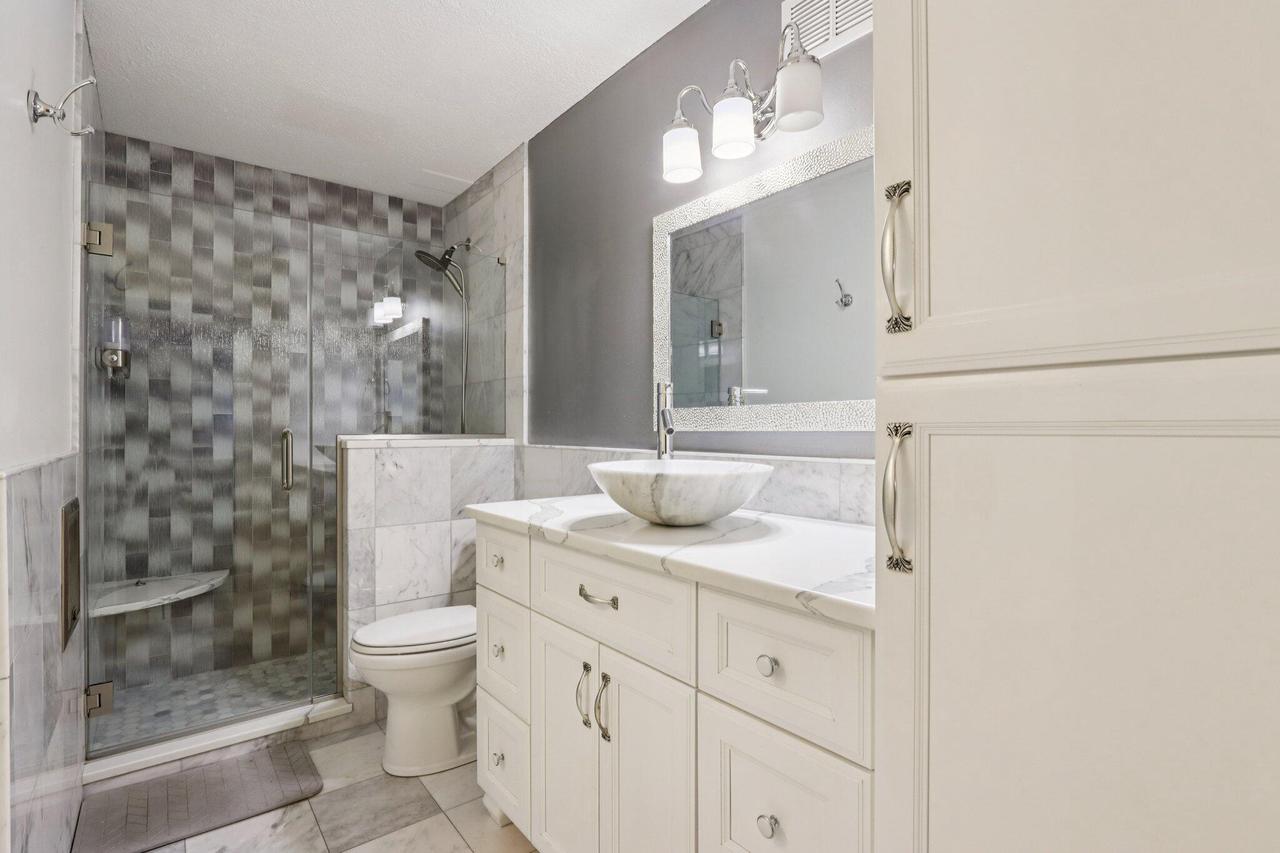 1919 North Summit AVENUE 1D