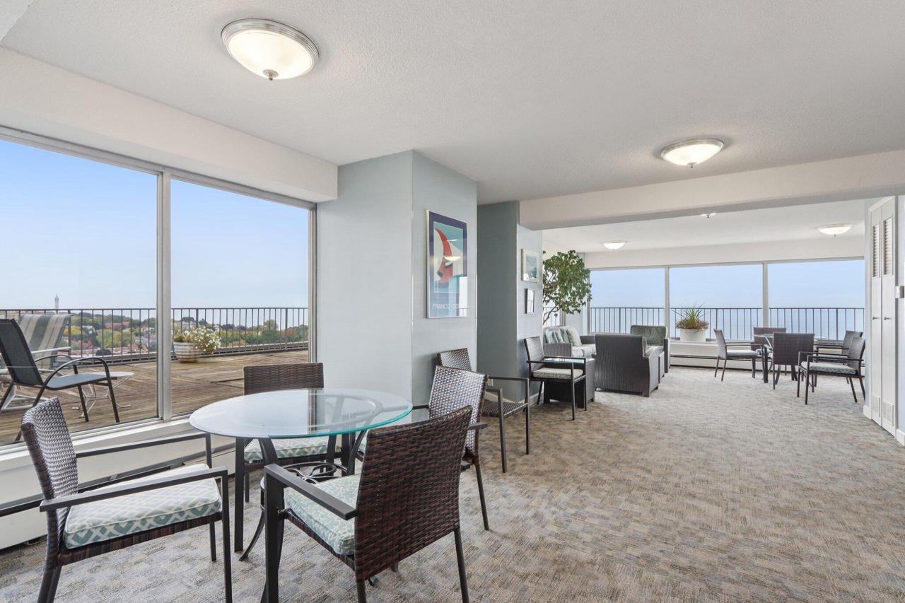 1919 North Summit AVENUE 1D