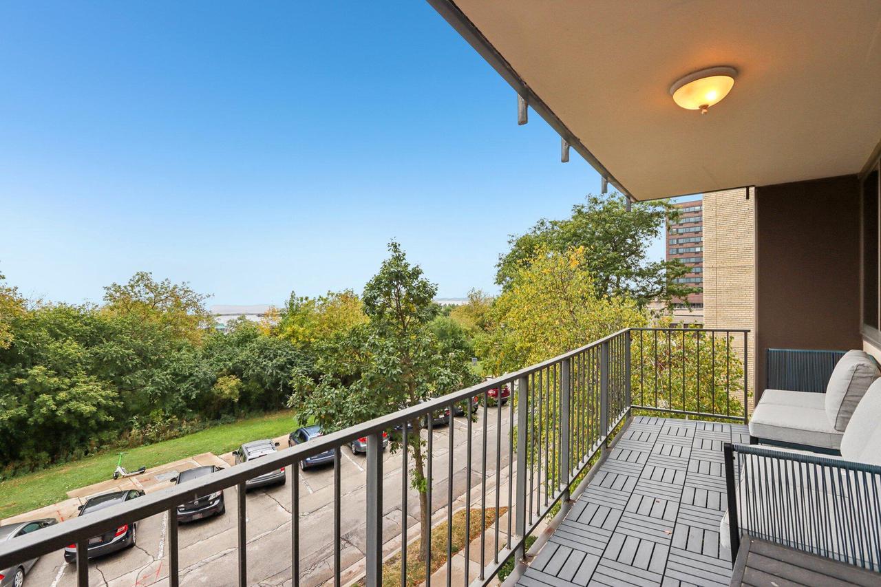 1919 North Summit AVENUE 1D