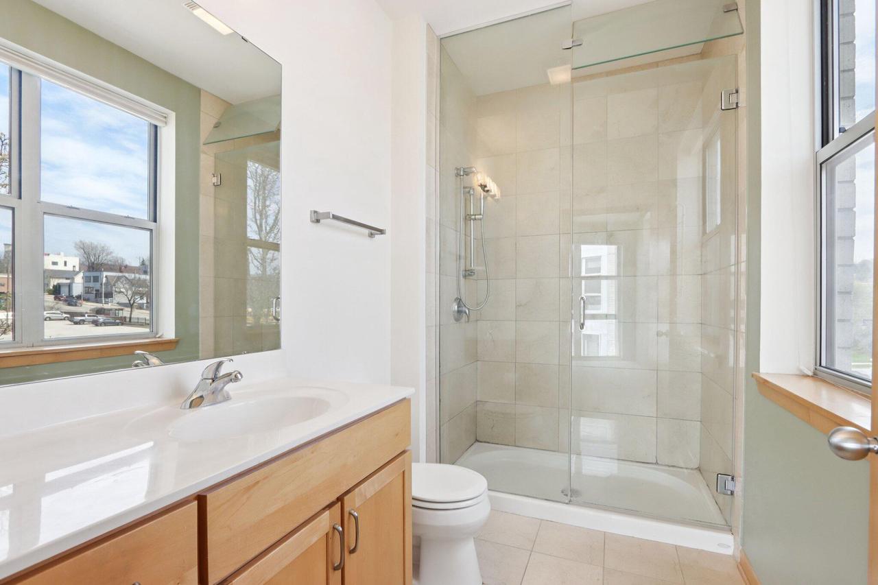 2118 North Commerce STREET