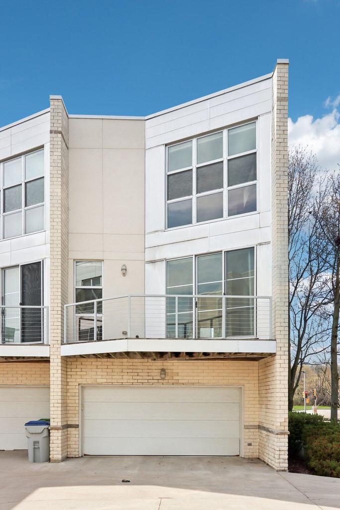 2118 North Commerce STREET