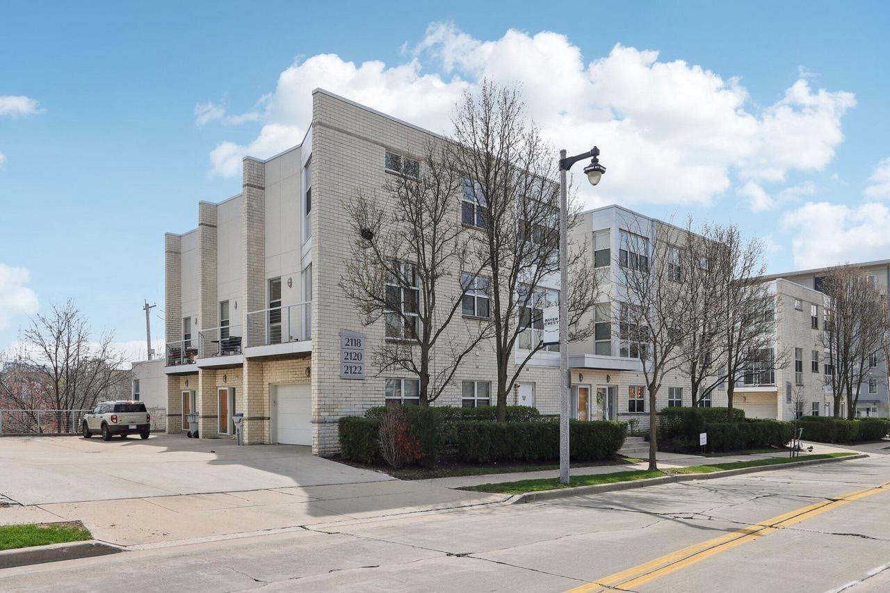 2118 North Commerce STREET