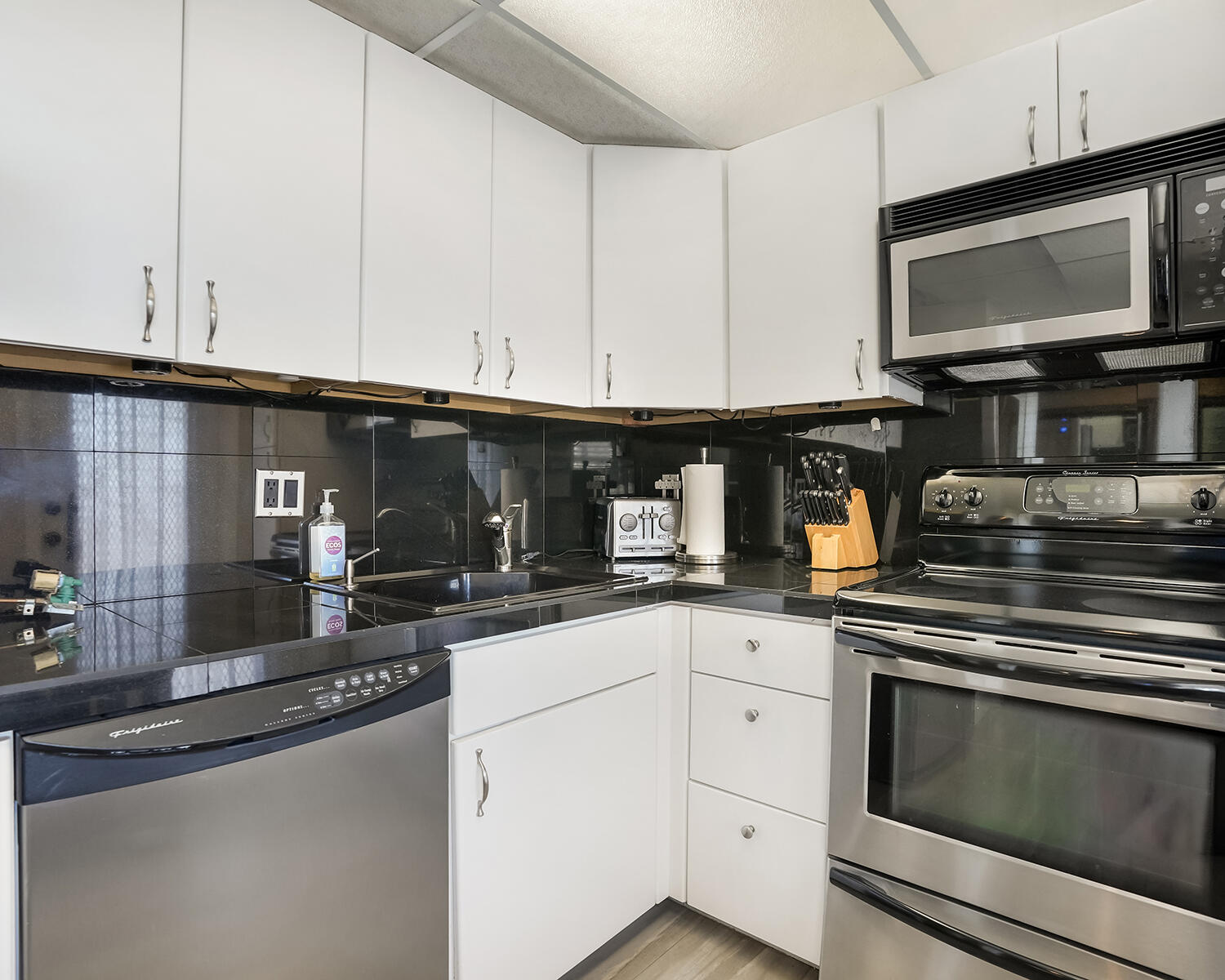 2671 S Course Dr 907