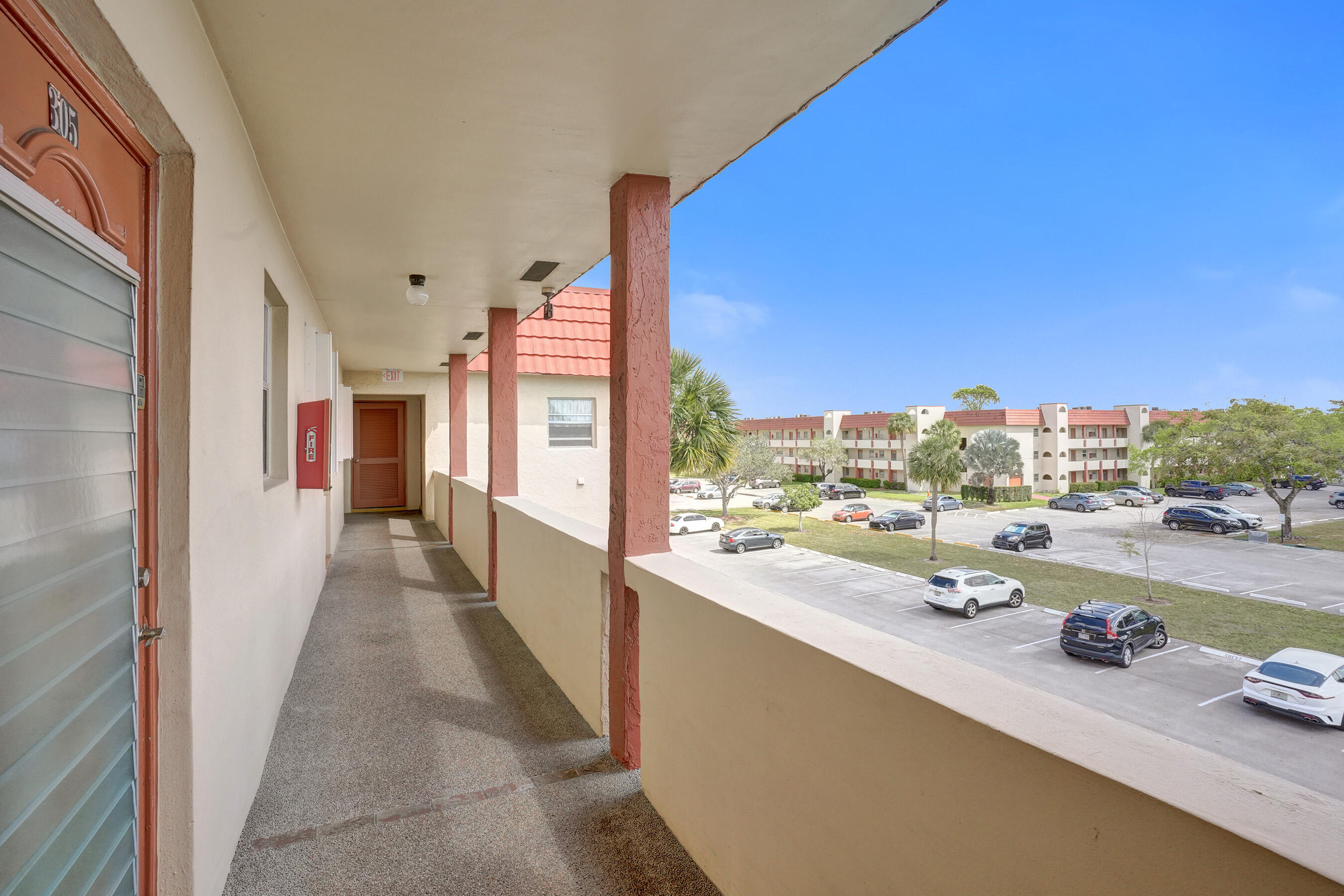 2901 E Sunrise Lakes Drive E Unit: 305