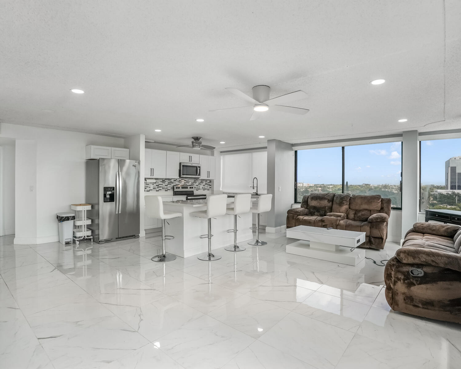 1500 Presidential Way 806