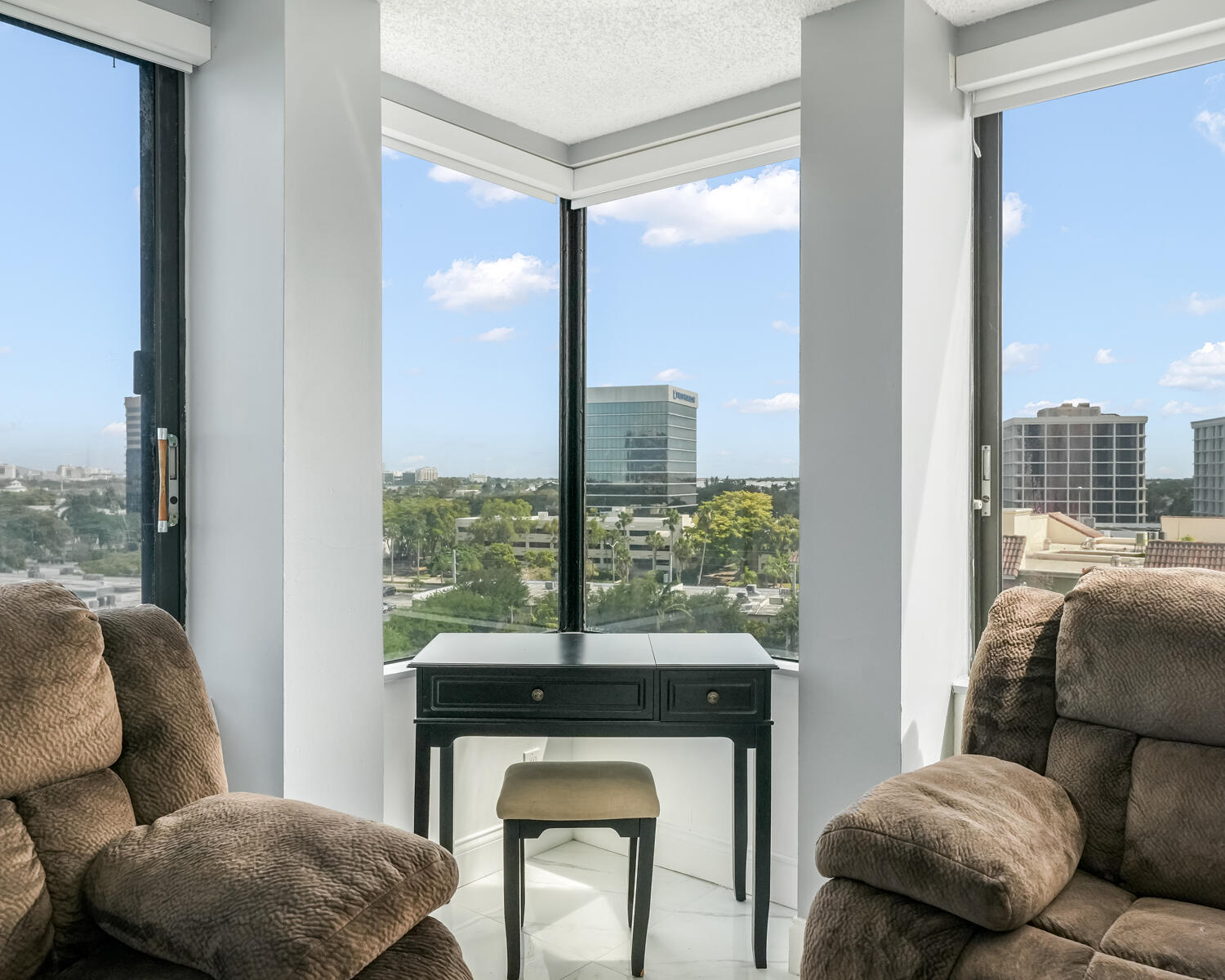 1500 Presidential Way 806