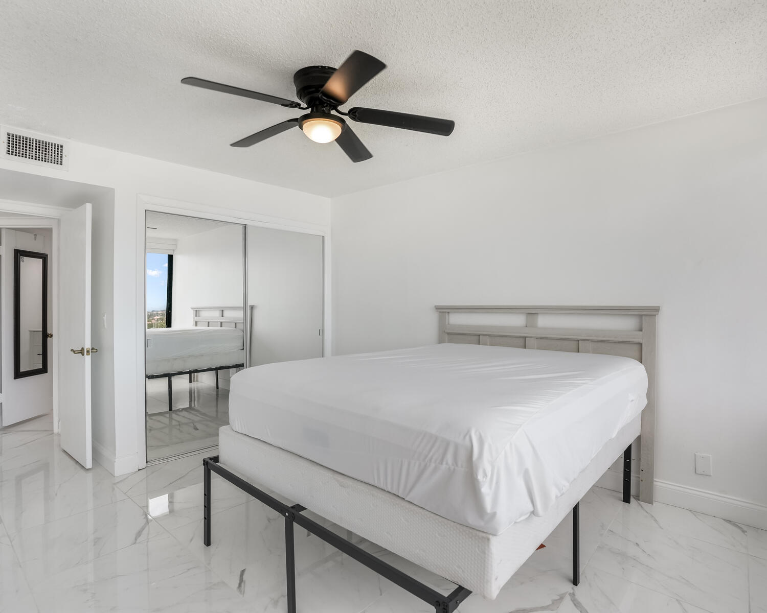 1500 Presidential Way 806
