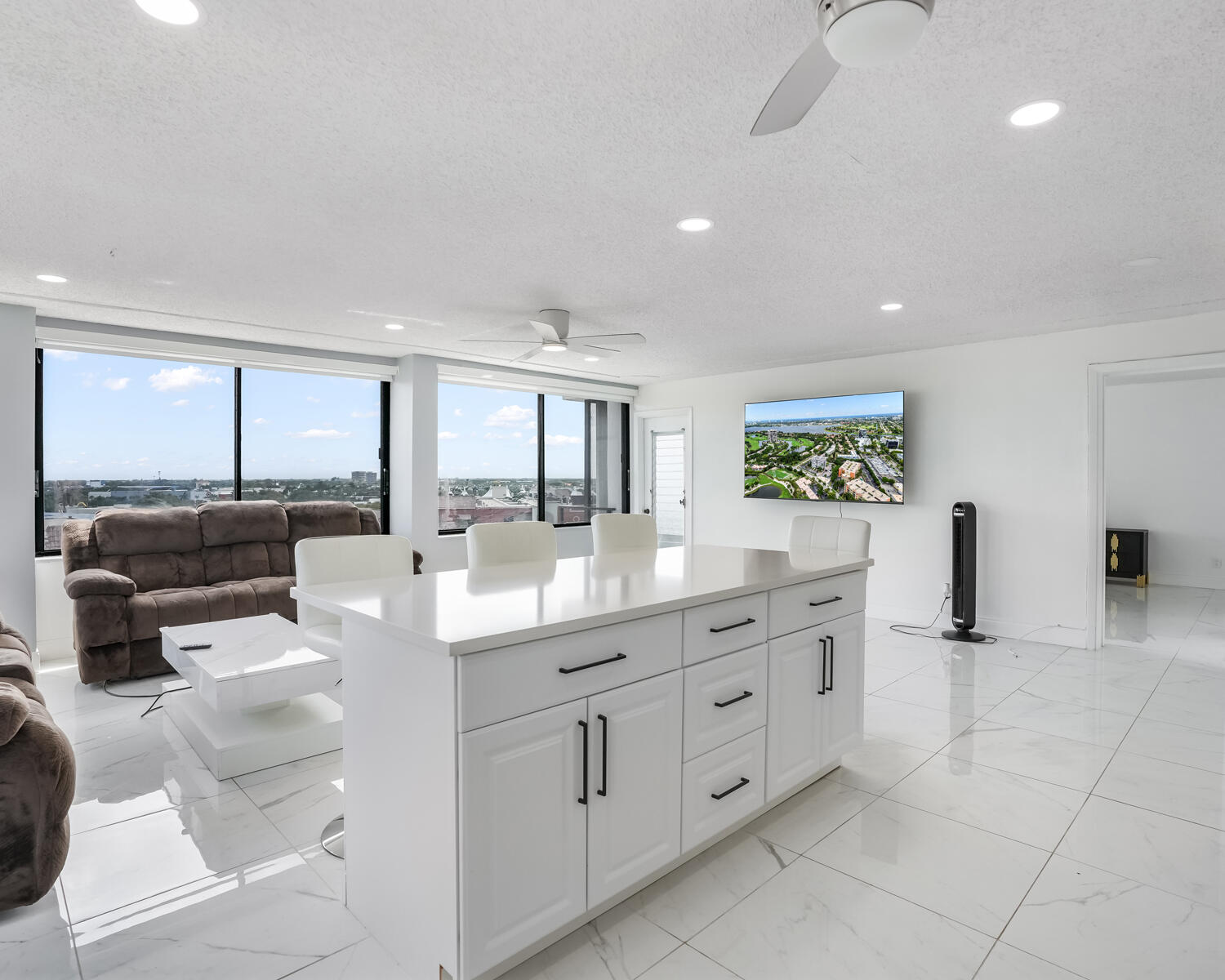 1500 Presidential Way 806