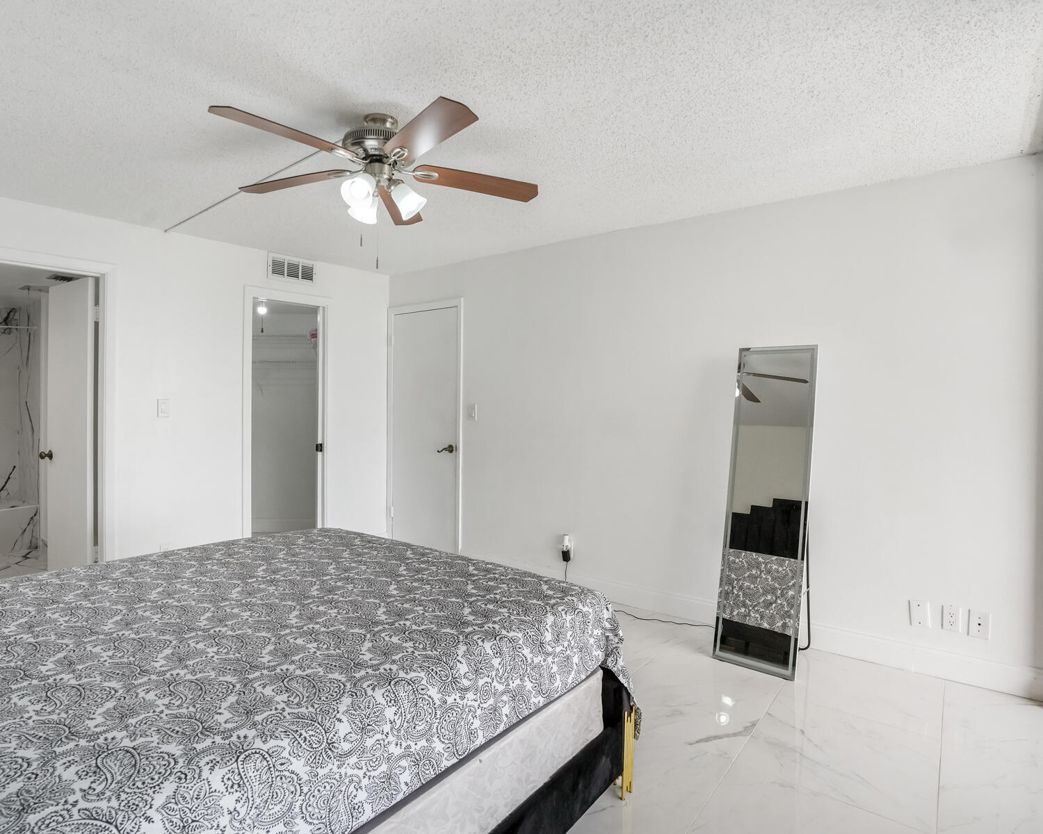 1500 Presidential Way 806