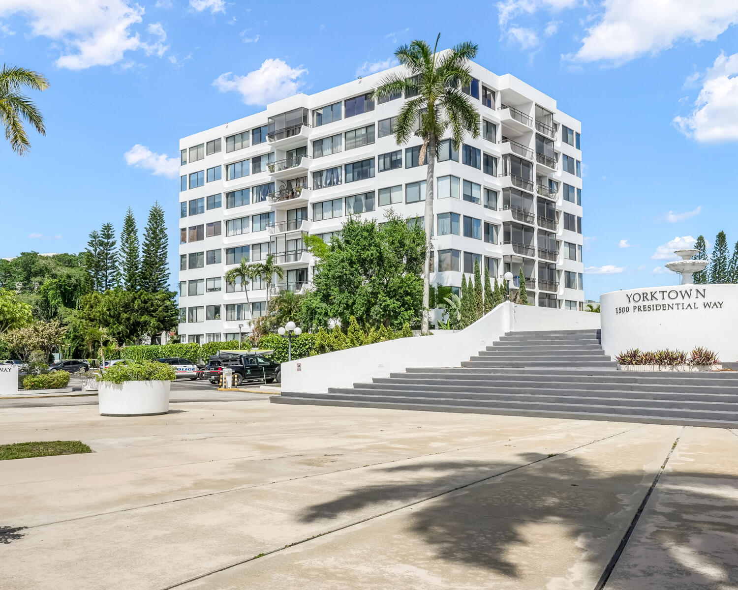 1500 Presidential Way 806