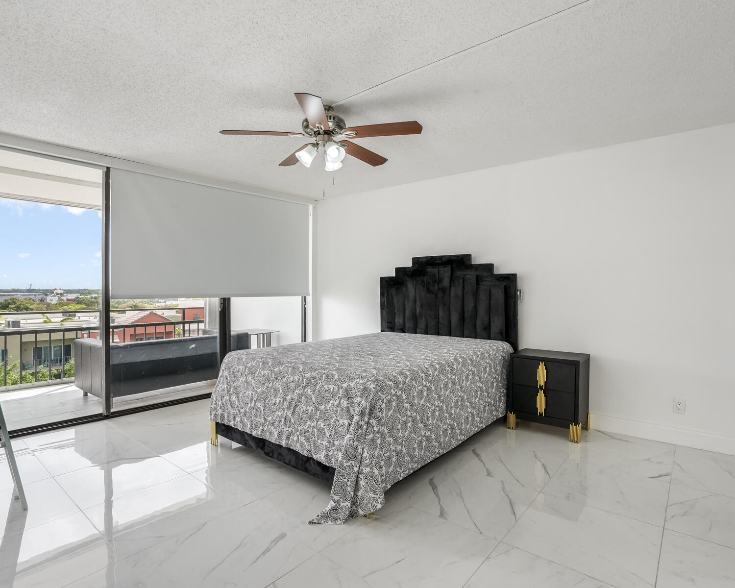 1500 Presidential Way 806