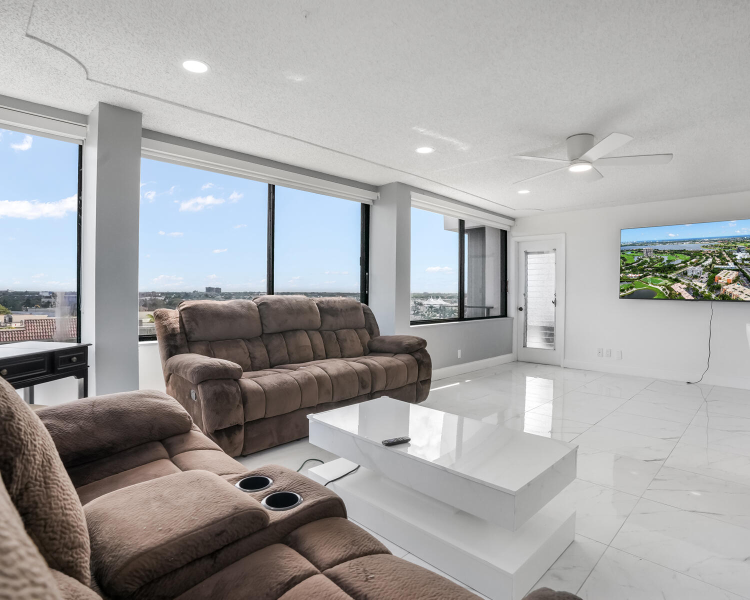 1500 Presidential Way 806