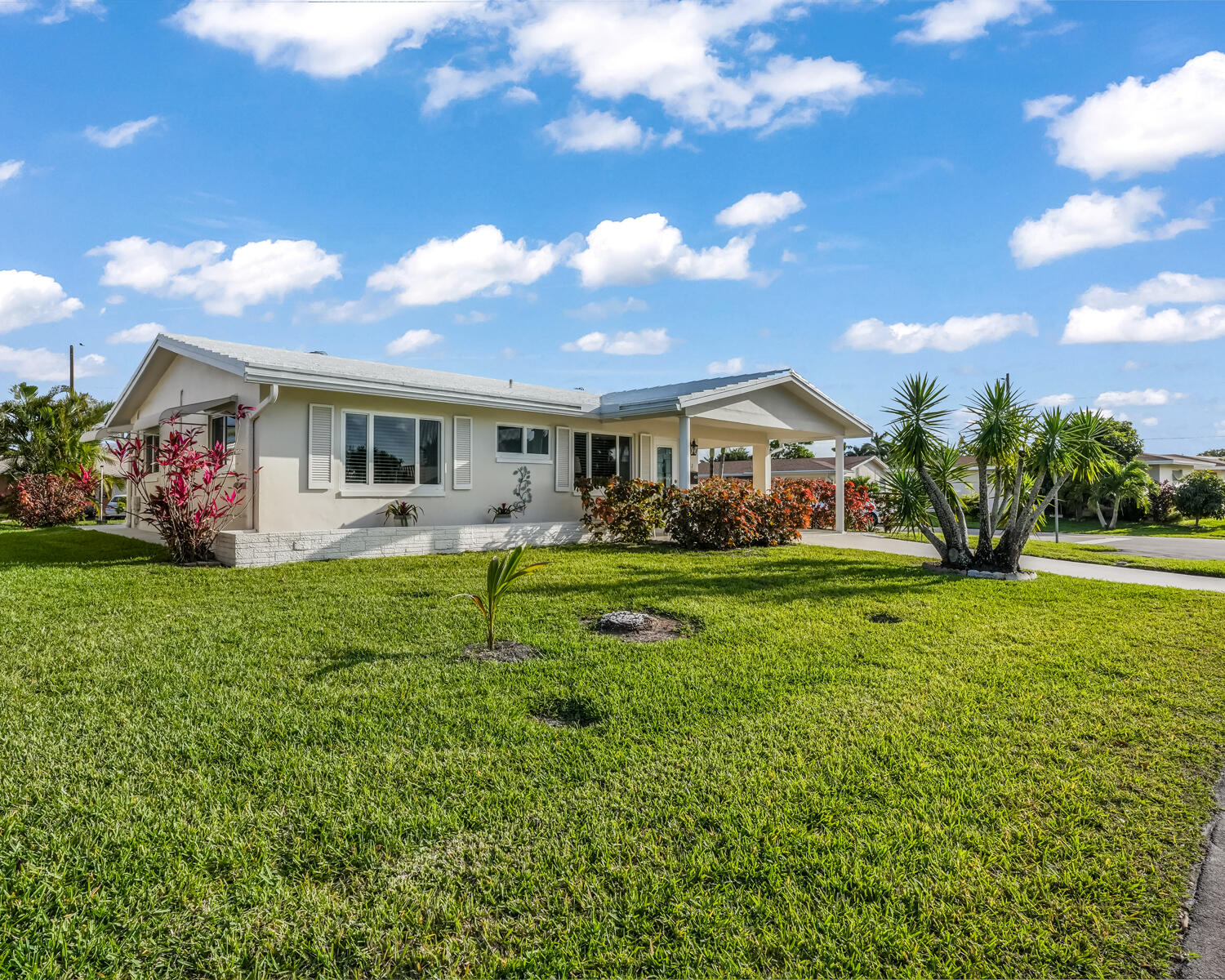 4712 Mainland Drive