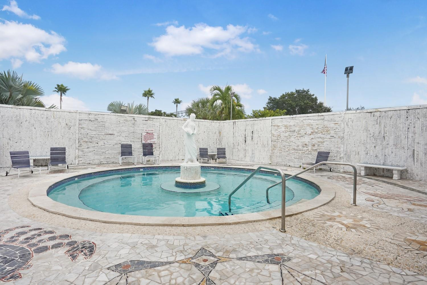 3055 Lakeshore Drive