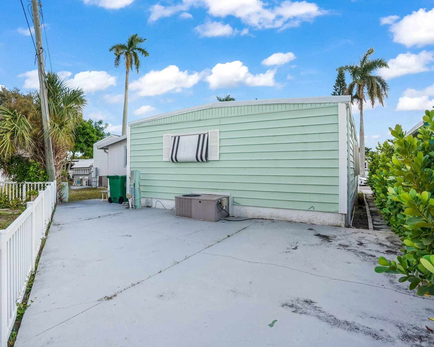 8517 SW 16th Place