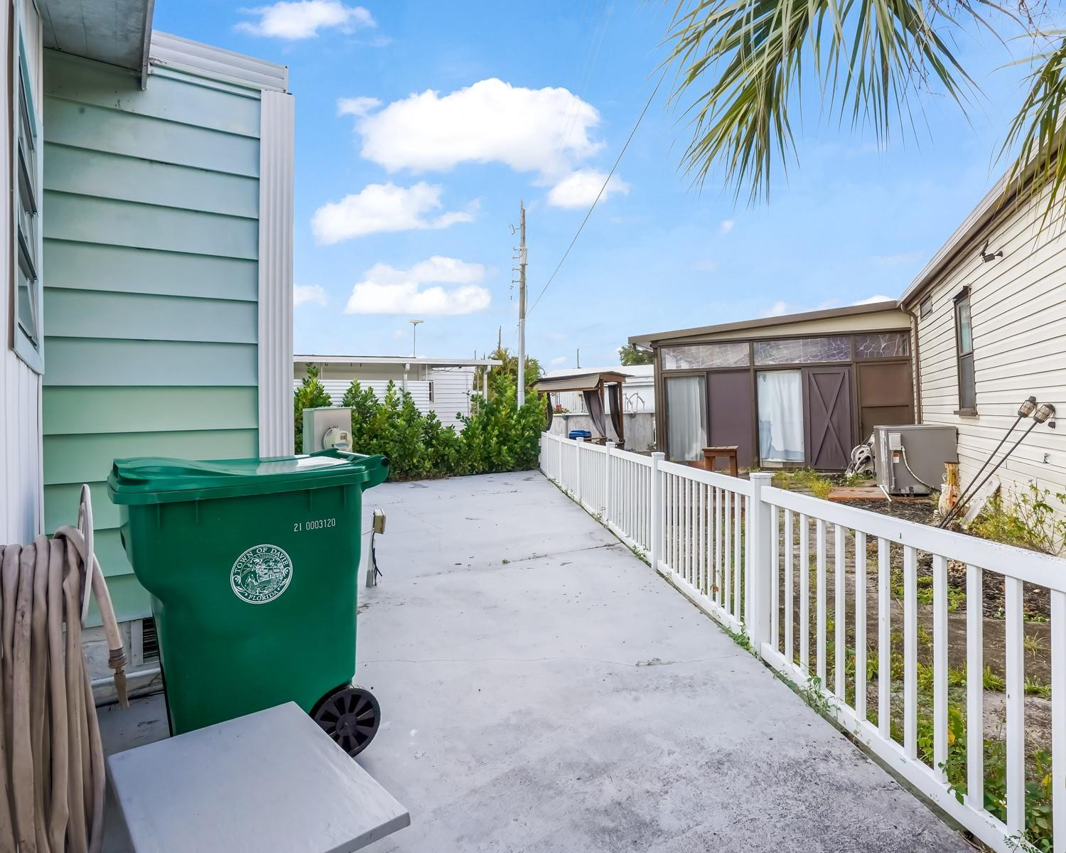 8517 SW 16th Place