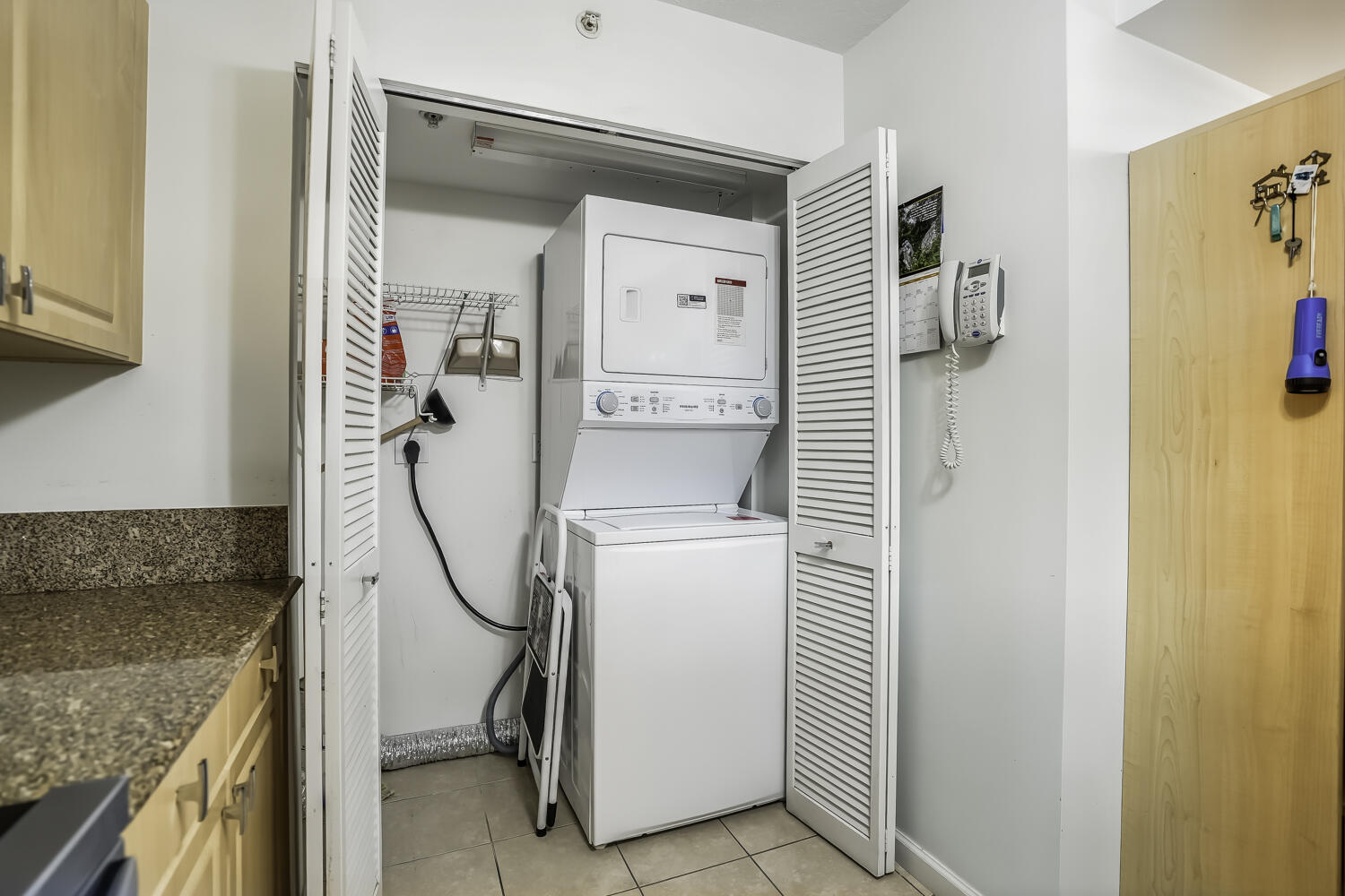 609 E SHERIDAN Street 208