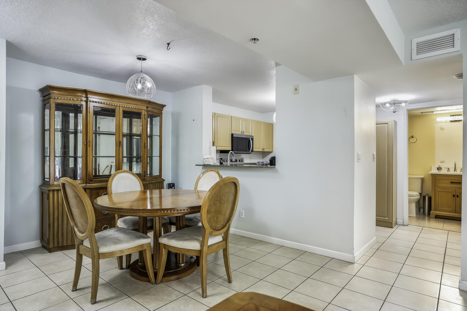 609 E SHERIDAN Street 208