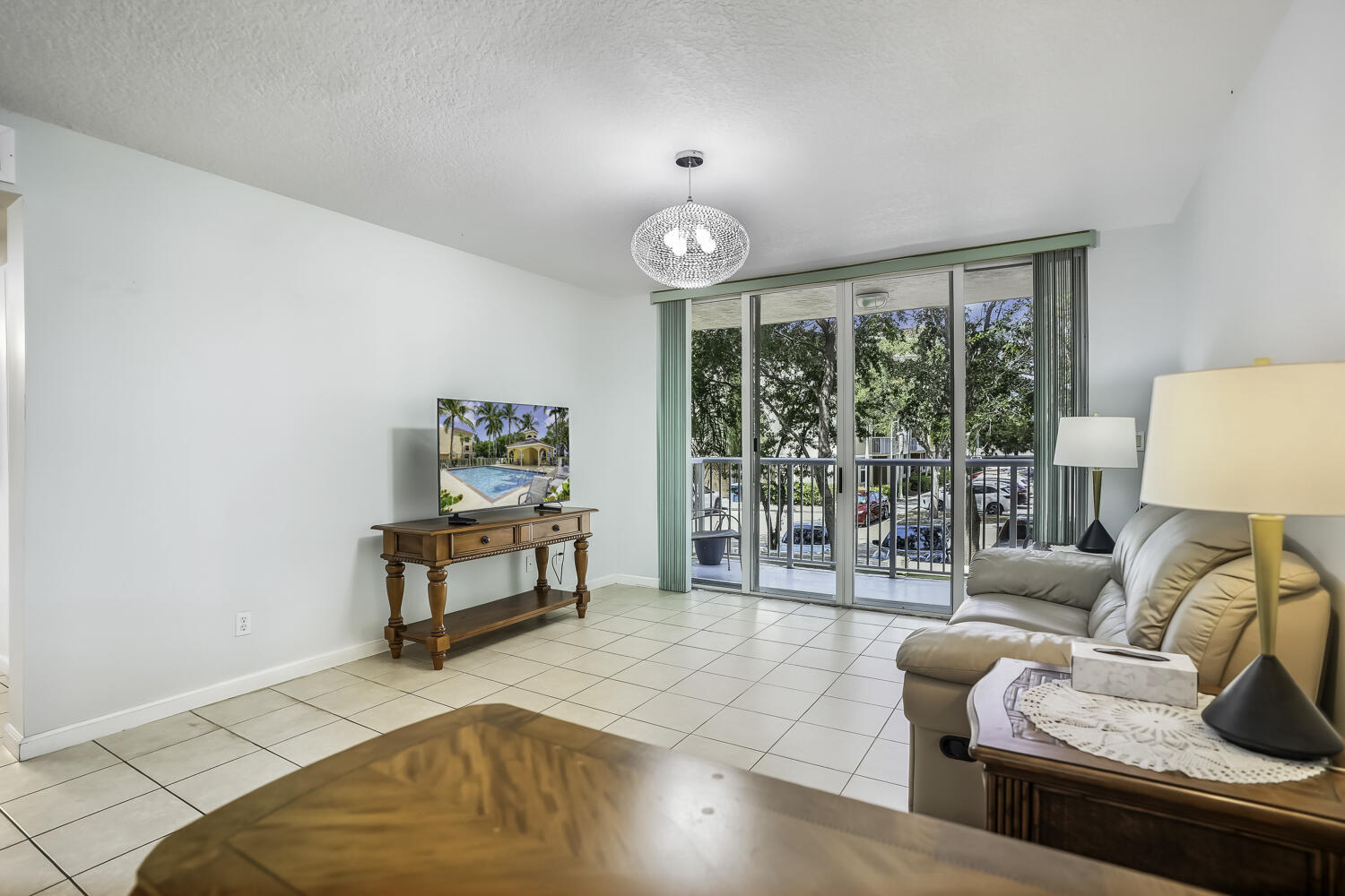609 E SHERIDAN Street 208