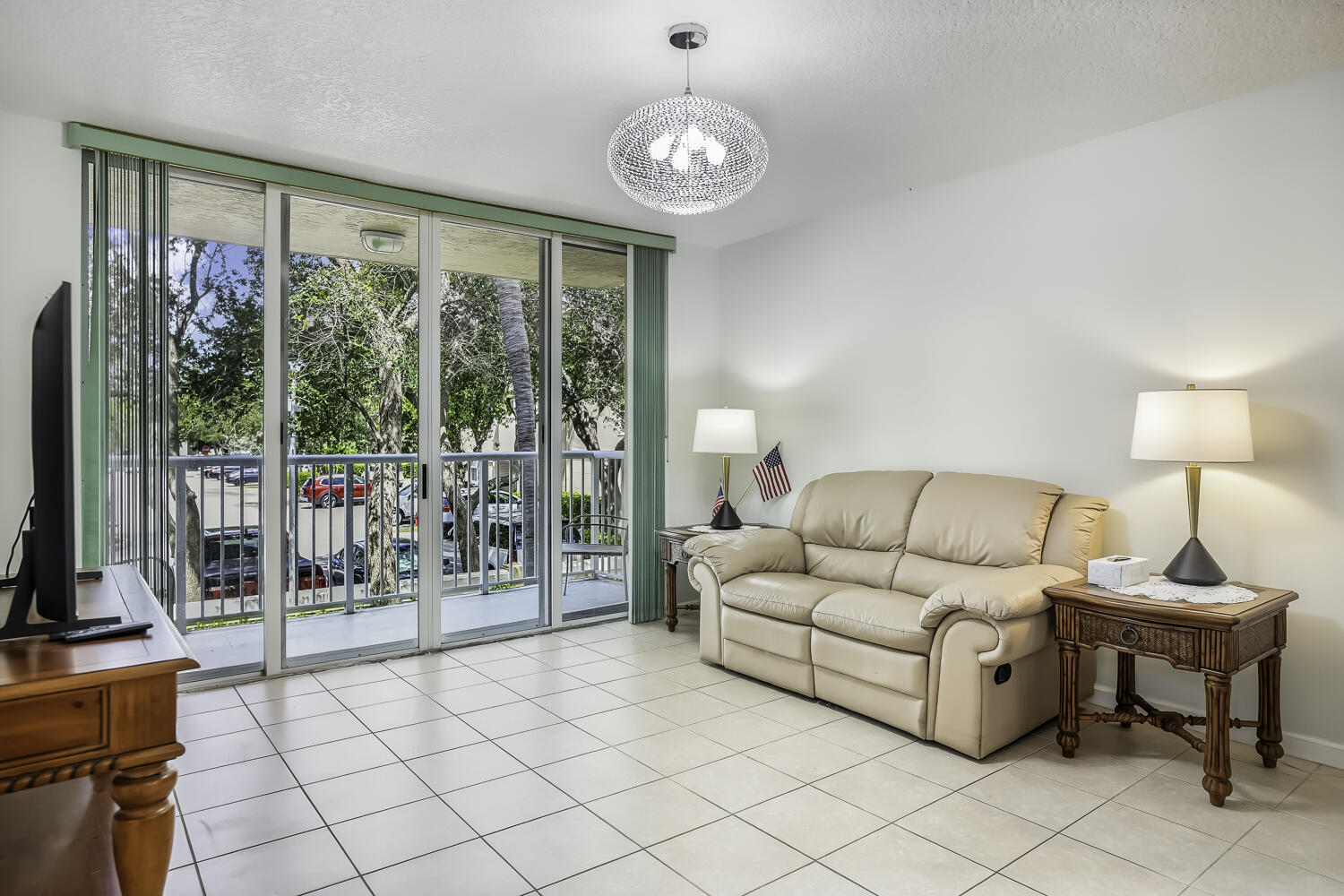 609 E SHERIDAN Street 208