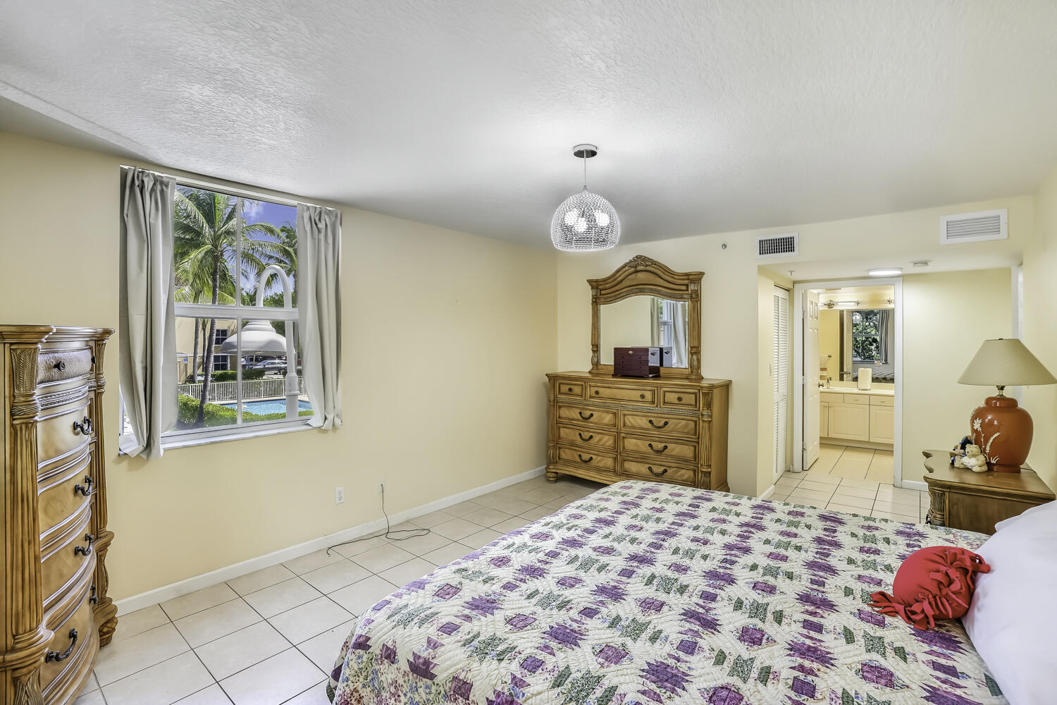 609 E SHERIDAN Street 208